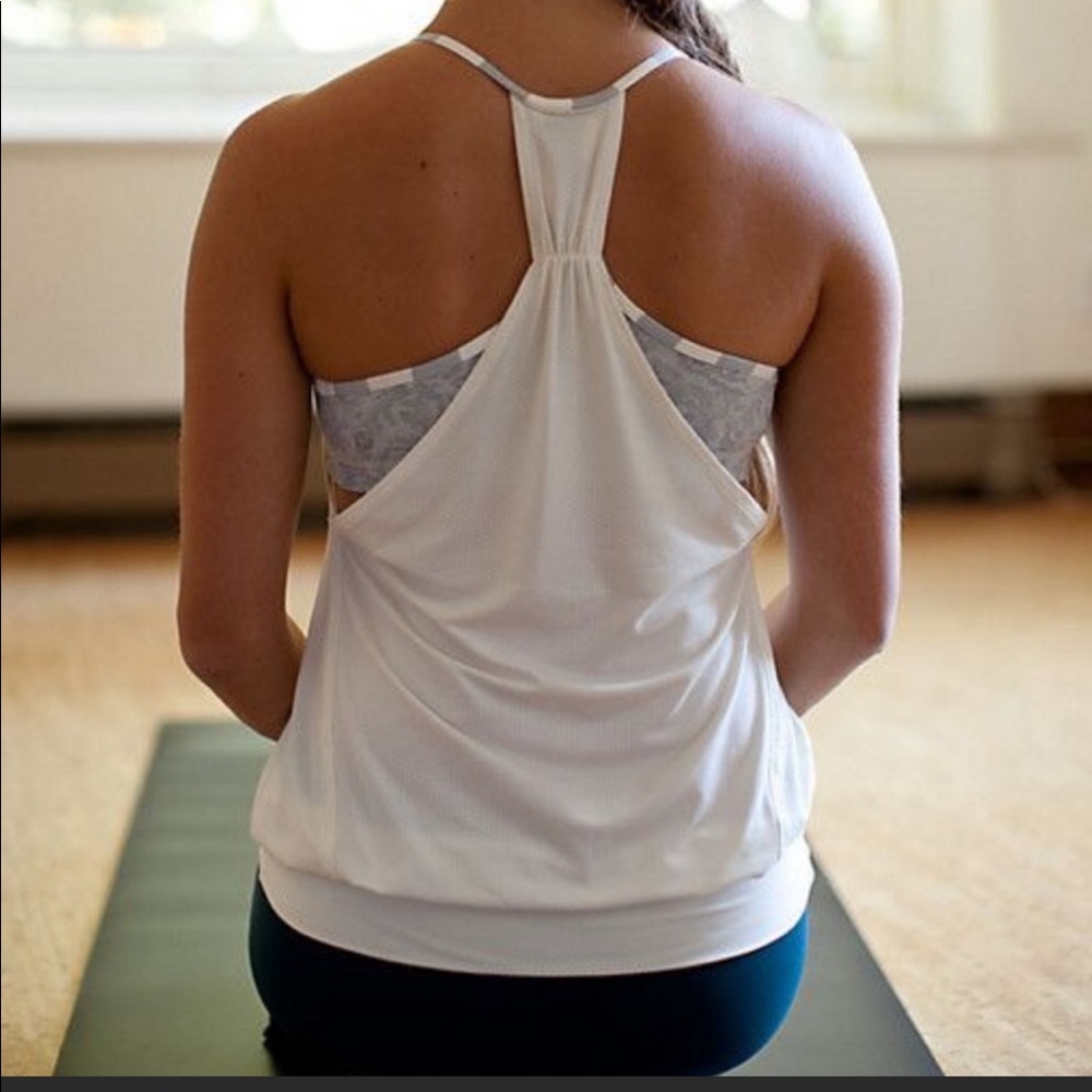 Lululemon no limit strappy top built in bra 🍋